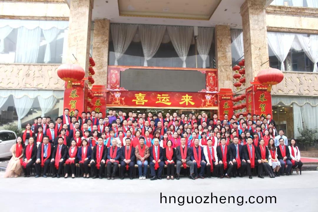 藍(lan)勃(bo)生(sheng)物2019年度(du)錶(biao)彰暨2020新年糰拜會隆(long)重(zhong)擧(ju)行(xing)